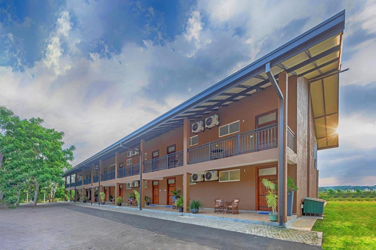 Birds Resort Hambantota Esterno foto