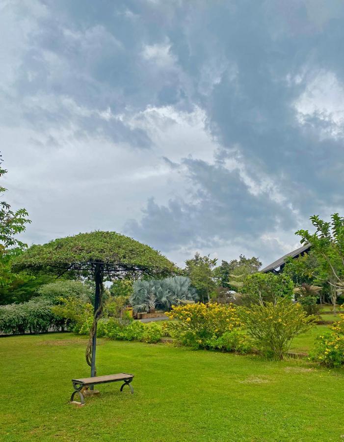 Birds Resort Hambantota Esterno foto