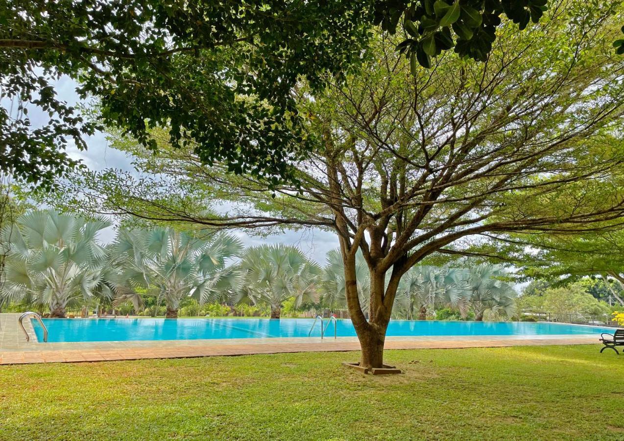 Birds Resort Hambantota Esterno foto